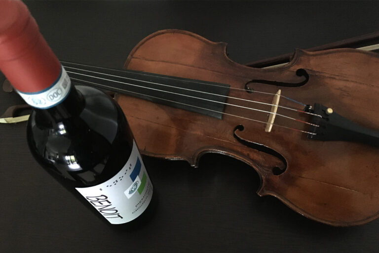 Violino e bottiglia di Benoit